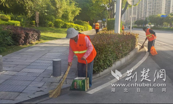  荆门市漳河新区城管中心全力做好五一及楚超联赛环境保障工作