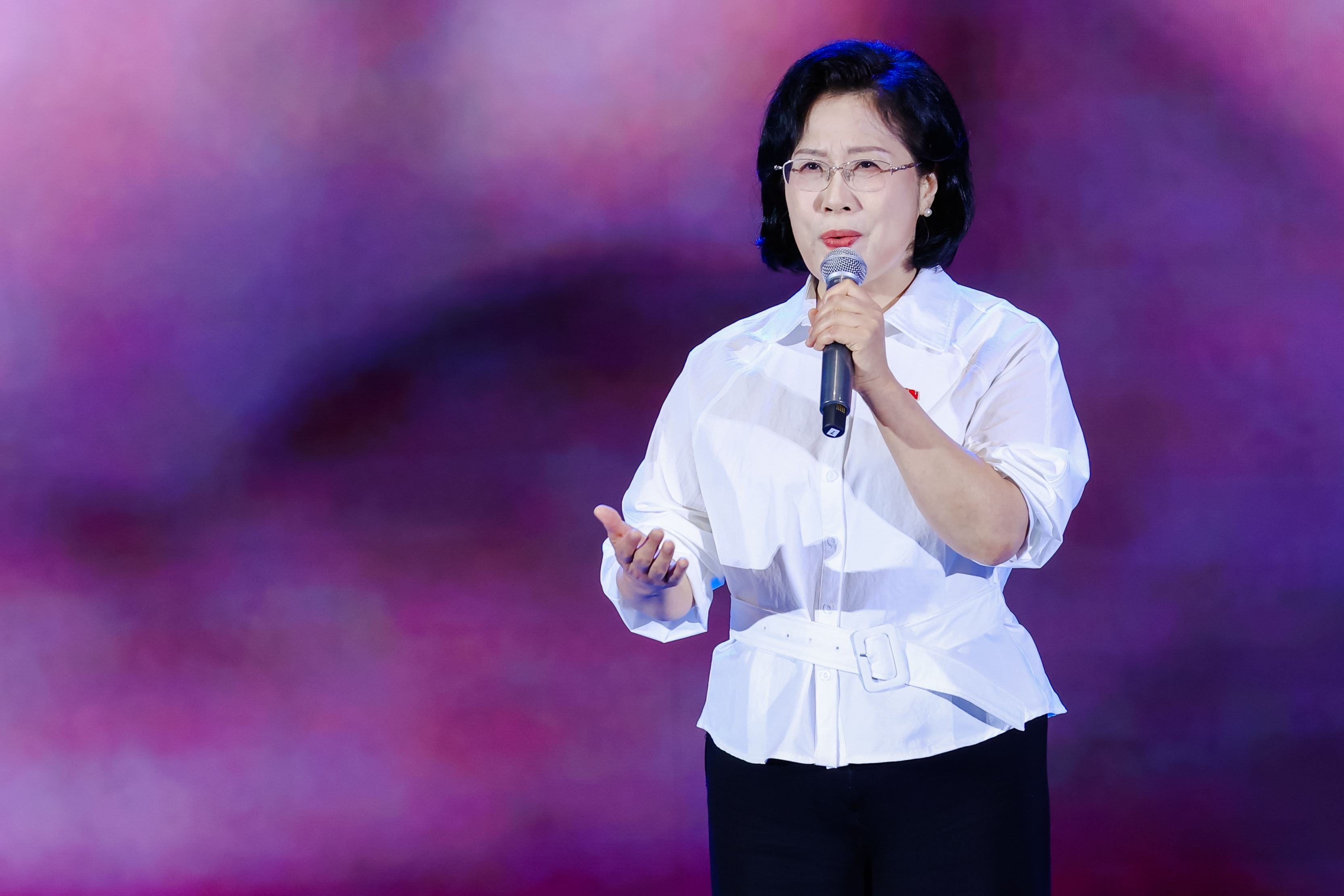 谁说老人搞不定AI？“冬香妈妈”带银发族玩转反诈AI不掉队