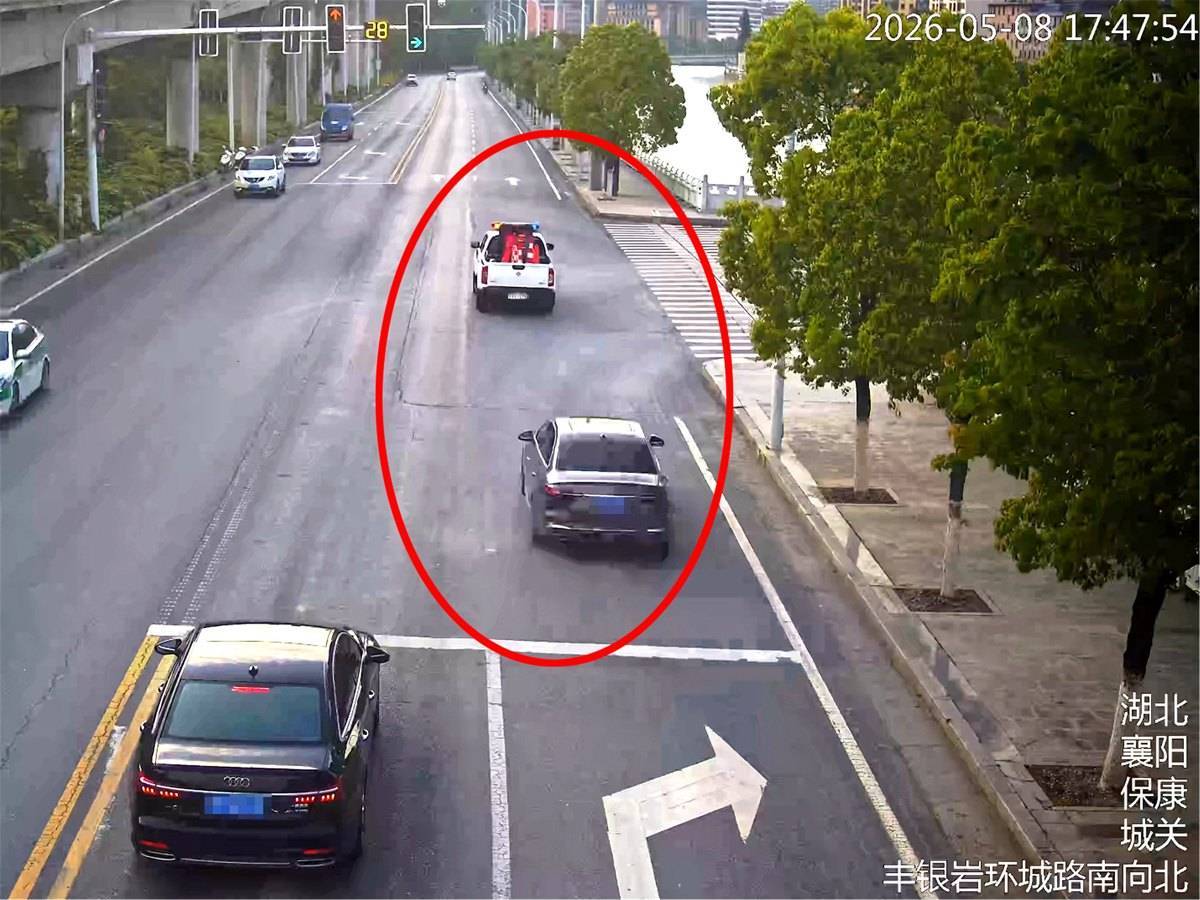7分钟穿越5.3公里拥堵路段 保康交警为脑梗患者抢下黄金救治时间