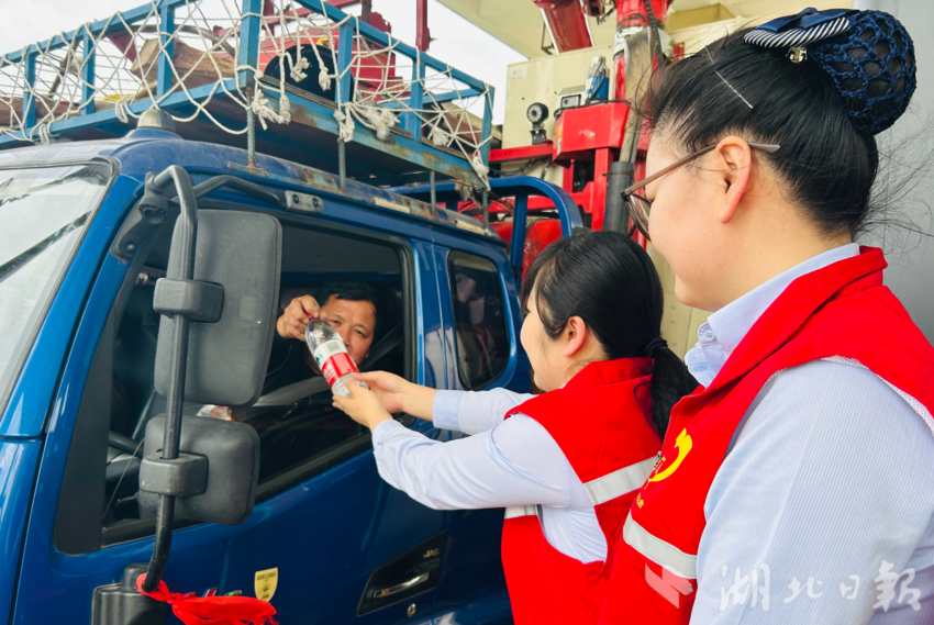 应城：“爱心驿站”再升级 跨区农机一路畅行