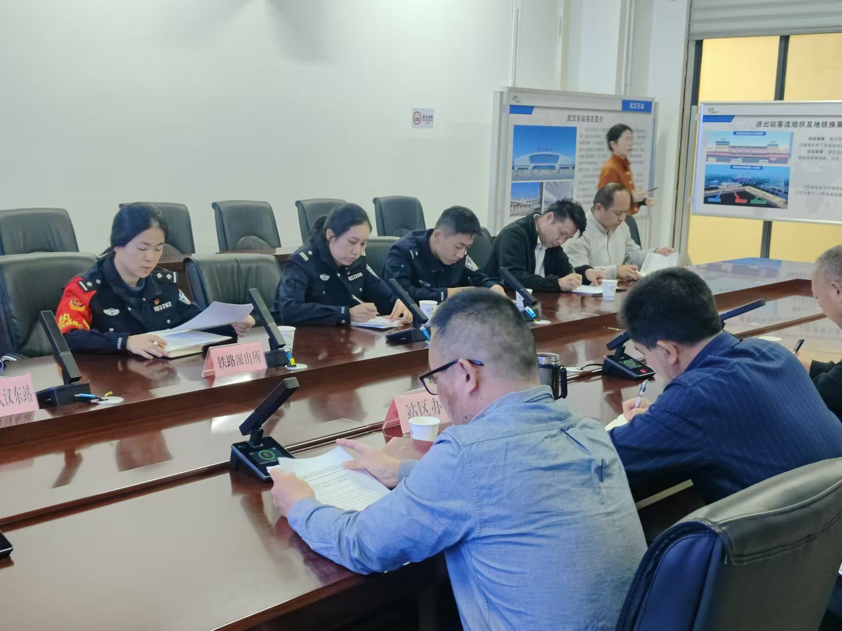 用“绣花功夫”守好千里铁道线 武汉公安深化铁路护路融合机制显成效