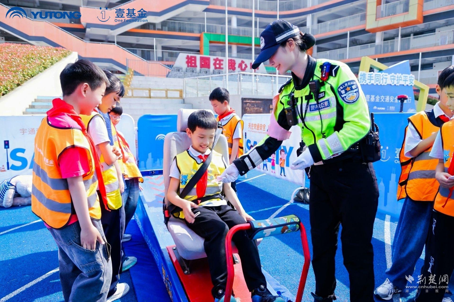 趣味宣教润童心 安全出行伴成长——武汉交警创新校园交通安全宣传