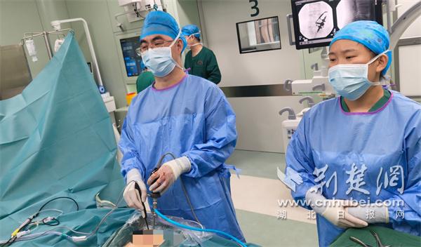 微创“钥匙孔”手术解顽疾  91岁老人告别十年腰腿痛