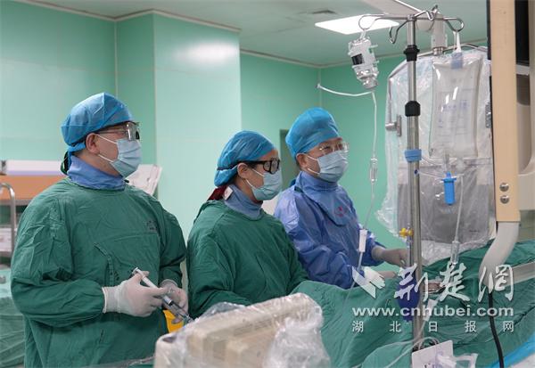 百岁老人突发心梗  武汉市中心医院介入手术“分步救心”解除致命危机