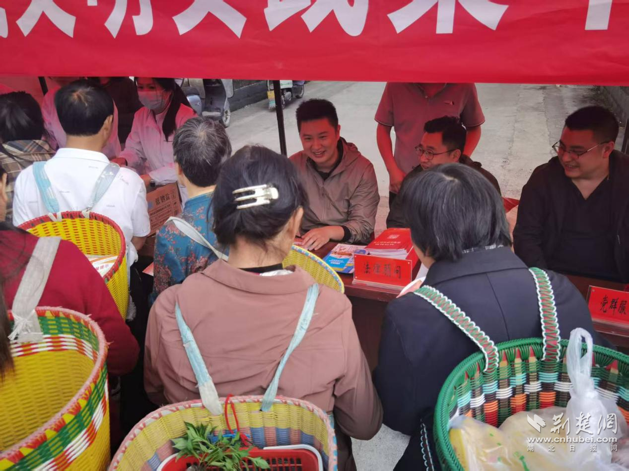 “千人传典 法润万家”——元堡乡民法典宣传活动火热开展