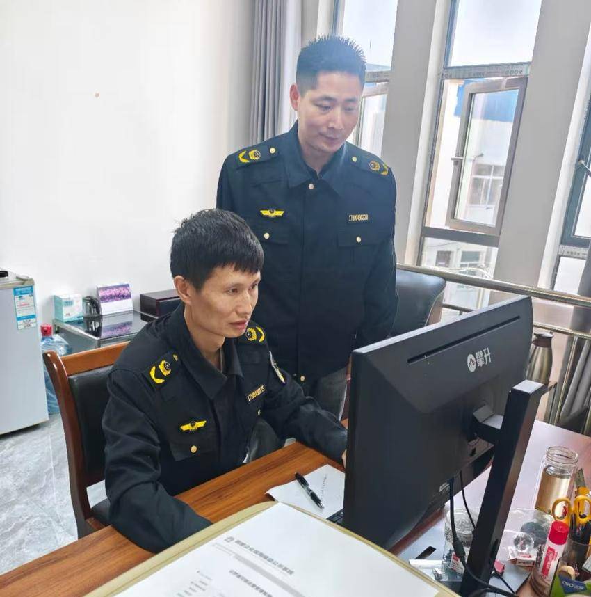 六旬老人办证遇困 云梦市监远程解忧
