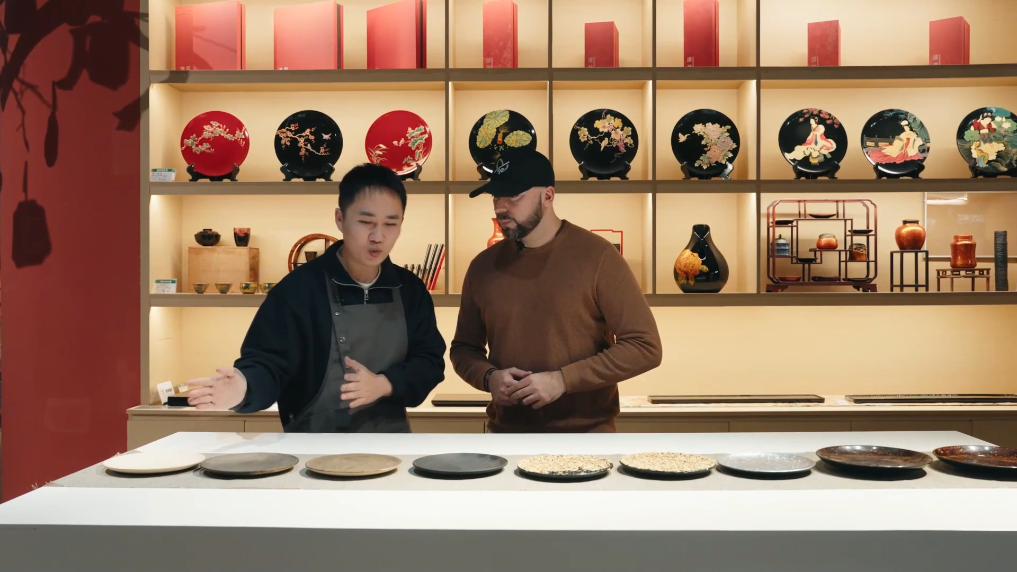 文化中国行｜外国友人解锁福州非遗密码：一漆凝匠心