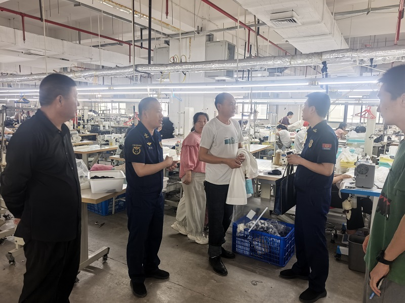  松滋在经开区劳动密集型生产企业开展消防安全检查