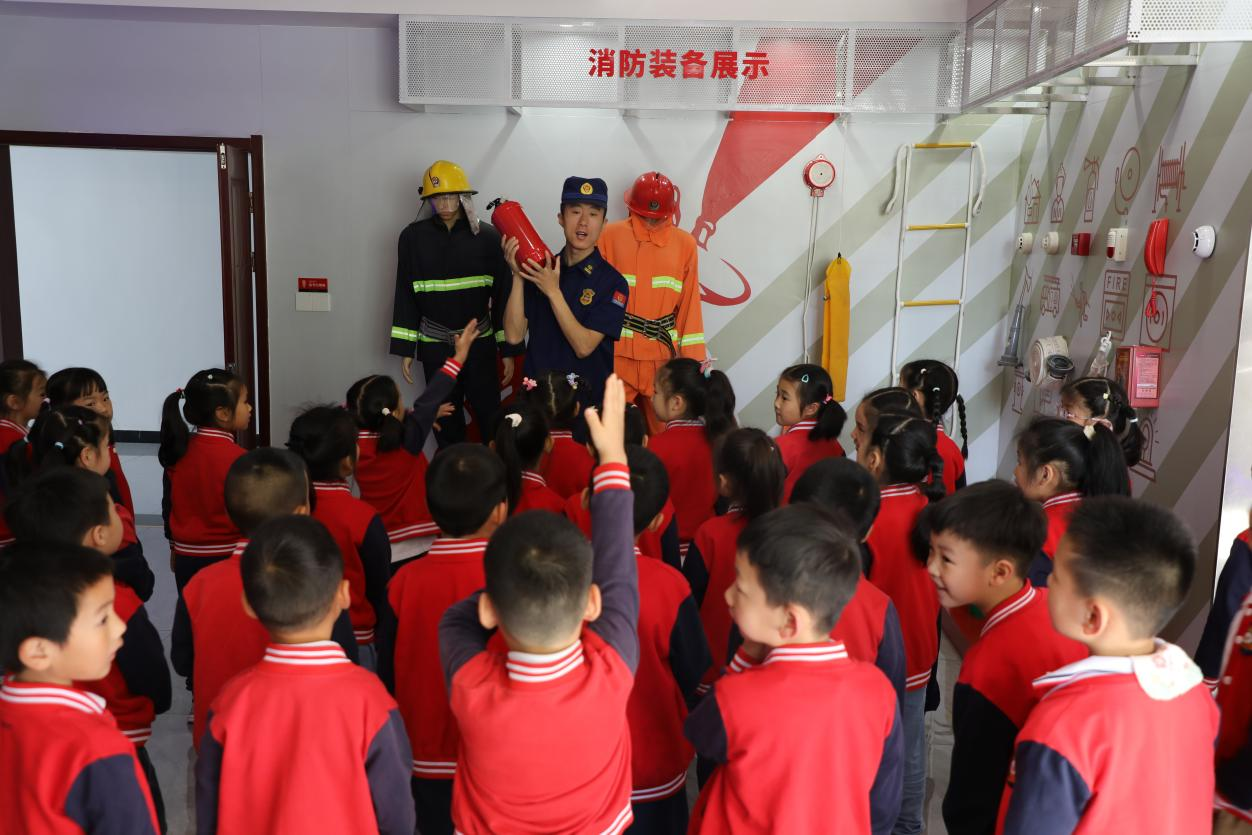 湖北潜江：队站开放迎萌娃 开启“奇妙消防之旅”