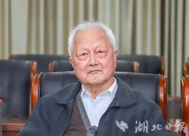 著名文学理论家王先霈逝世
