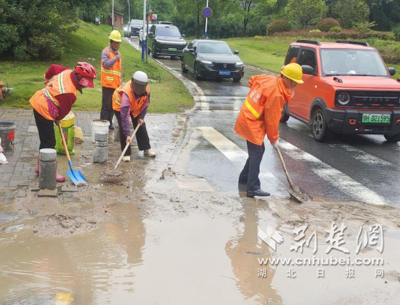 荆门市漳河新区城管服务中心全力保障群众出行安全