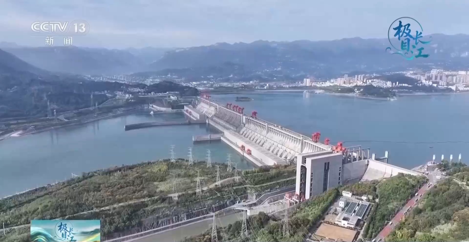既守护大江碧波 也拥抱沿岸乡愁 乘着游轮看长江的十年之变