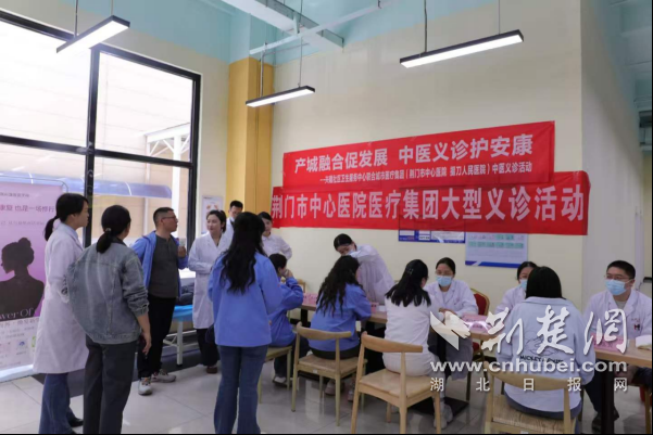  荆门市中心医院走进湖北亿纬动力开展健康义诊活动
