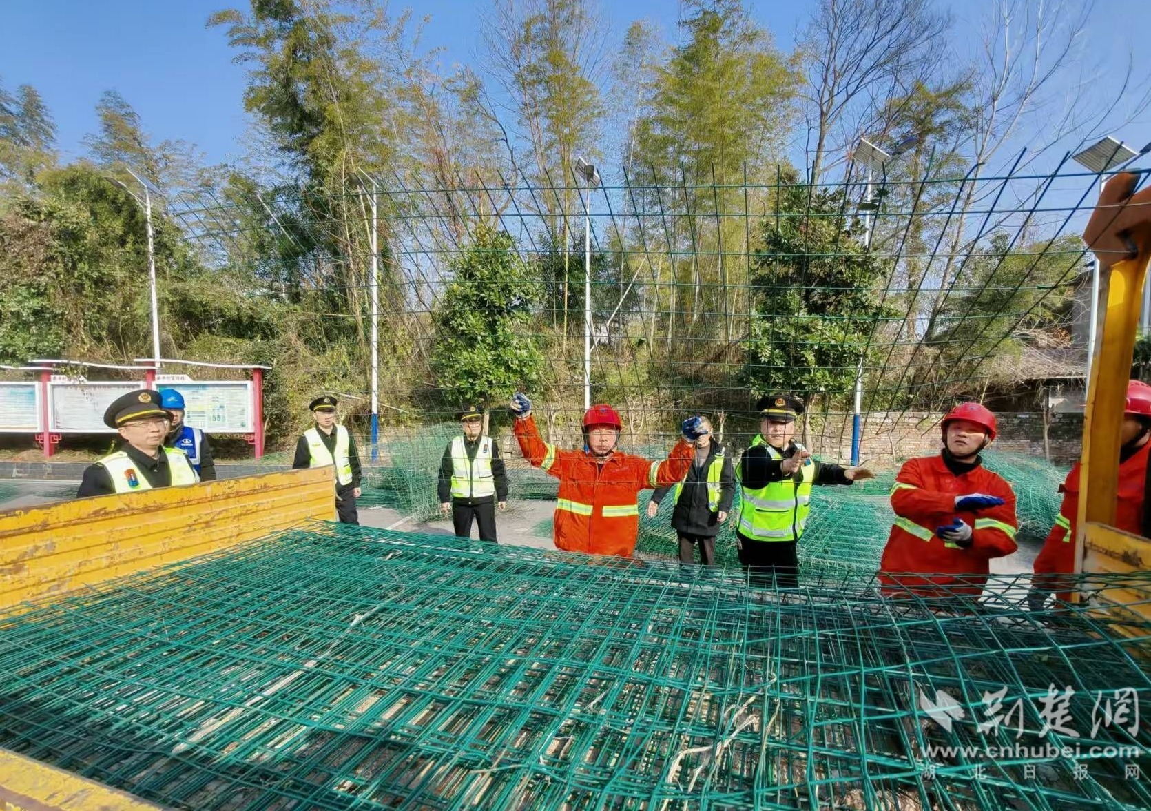 警企协力成功追回千米隔离网