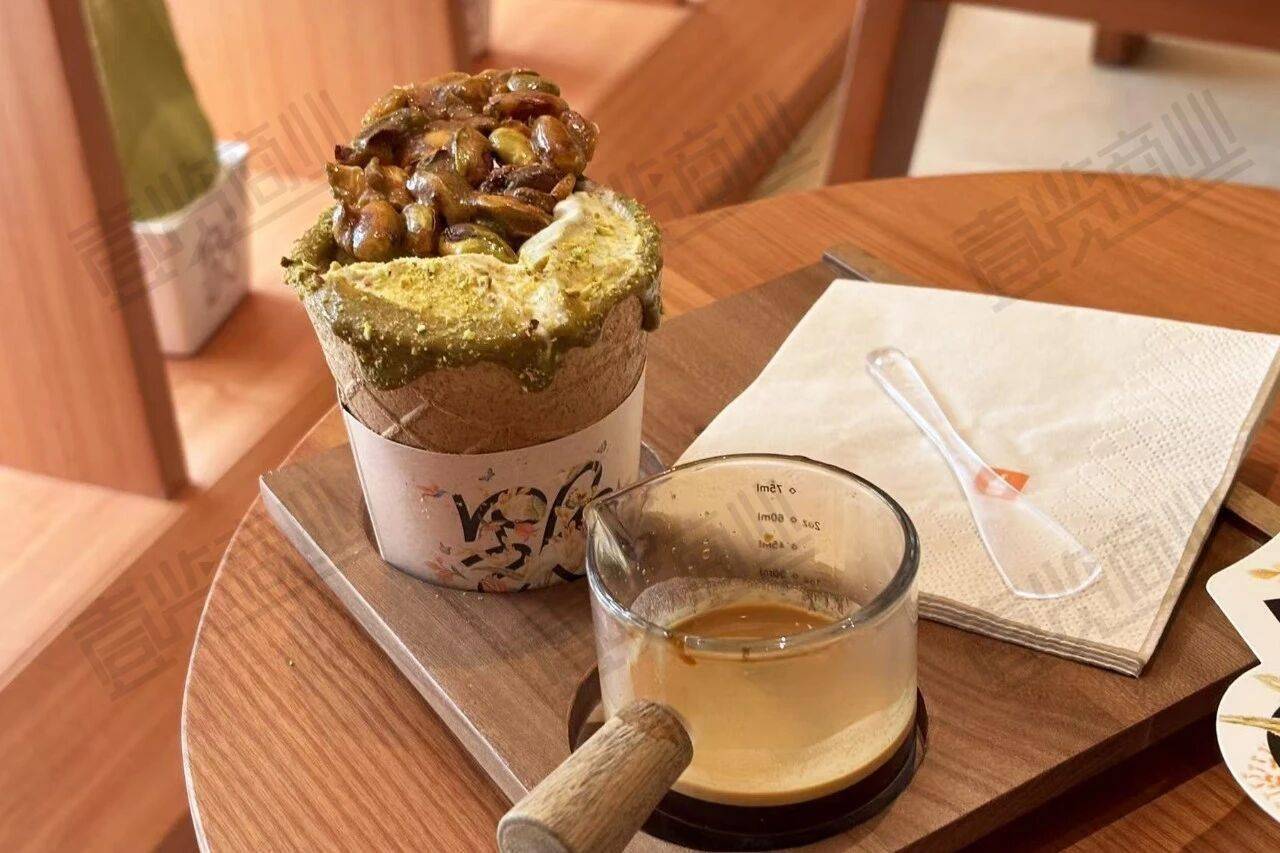 身边的经济学｜雪王、霸王茶姬为何纷纷卖起了冰淇淋？