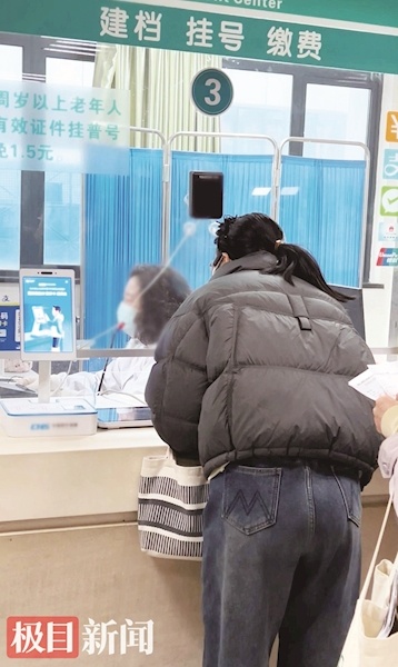  既让患者省时省力  还能提供情绪价值 陪诊师的日常不止是跑腿