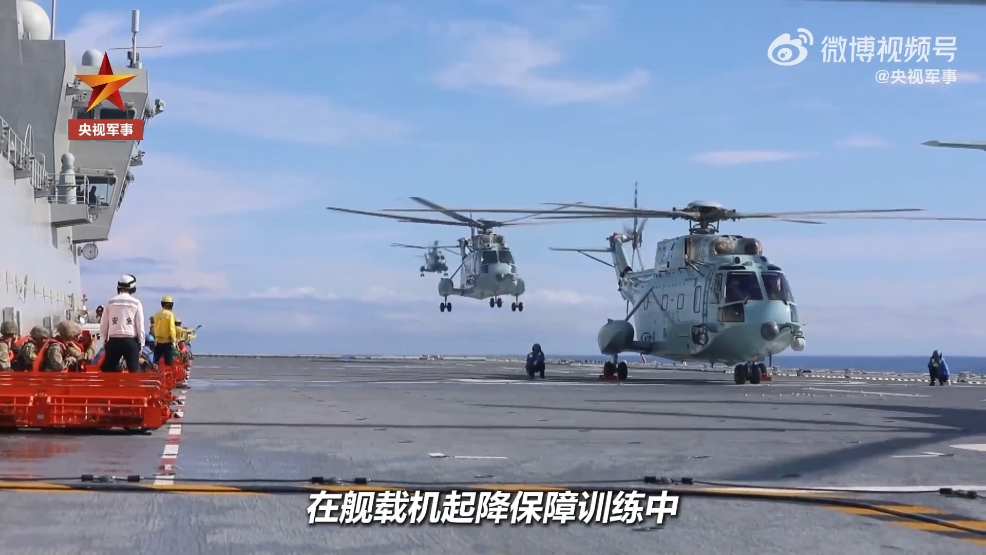 舰载机高效转运出库是怎么做到的？安徽舰舰员讲述→