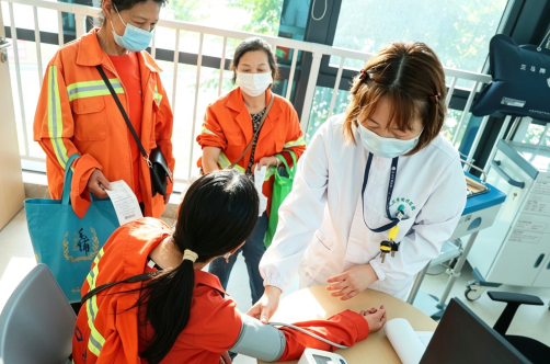CT扫描配合肺功能检测为城市美容师肺上“扫雷”  千余环卫工在市肺科医院享受免费呼吸健康体检