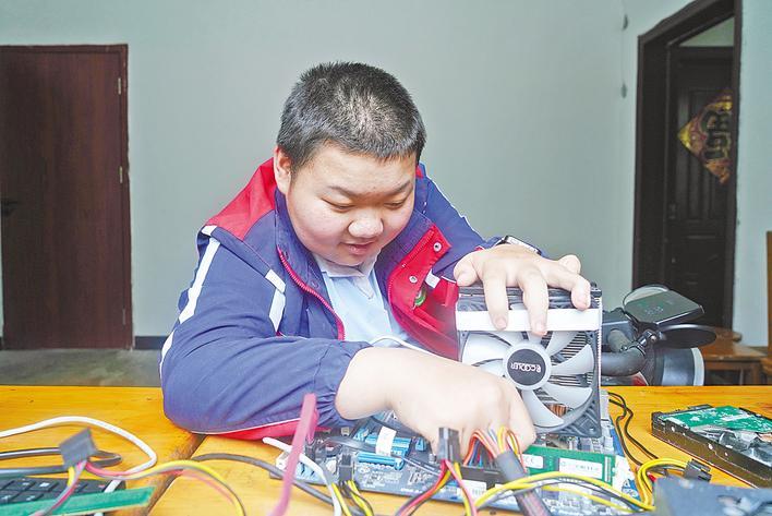 15岁生日当天圆梦 保康“霍金少年”收到小米温暖邀约