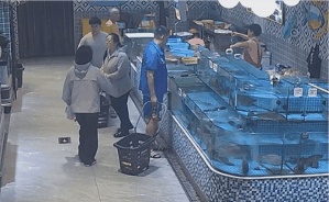 “超市英雄”，原来是素不相识的三位护士