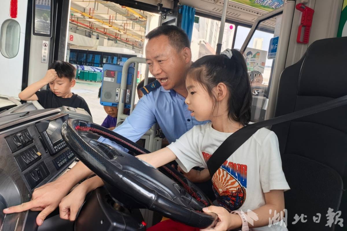 读懂父母的坚守！六一专属亲子车厢，解锁最暖职业告白