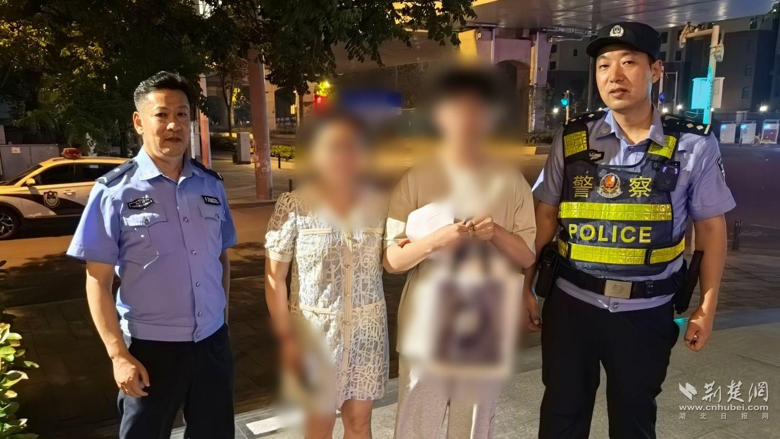 高考资料遗落单车 民警迅速研判3小时寻回