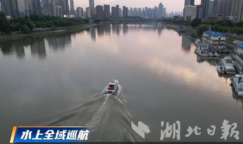 夜色下，硚口、汉阳水陆联动共护400万市民汉江饮水水源“生命线”