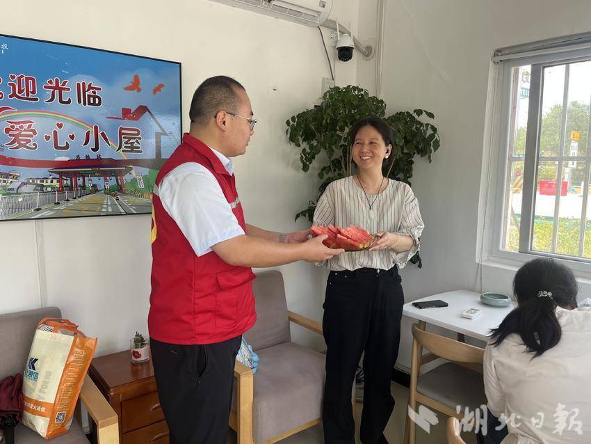 一碗凉汤一把伞 汛期出行有“凉”方