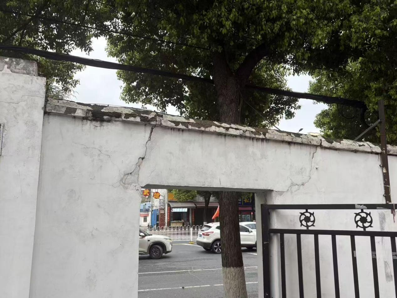 告别治理“独角戏” 唱响共建“合唱曲”——民主社区线路段小区众筹修缮暖民心