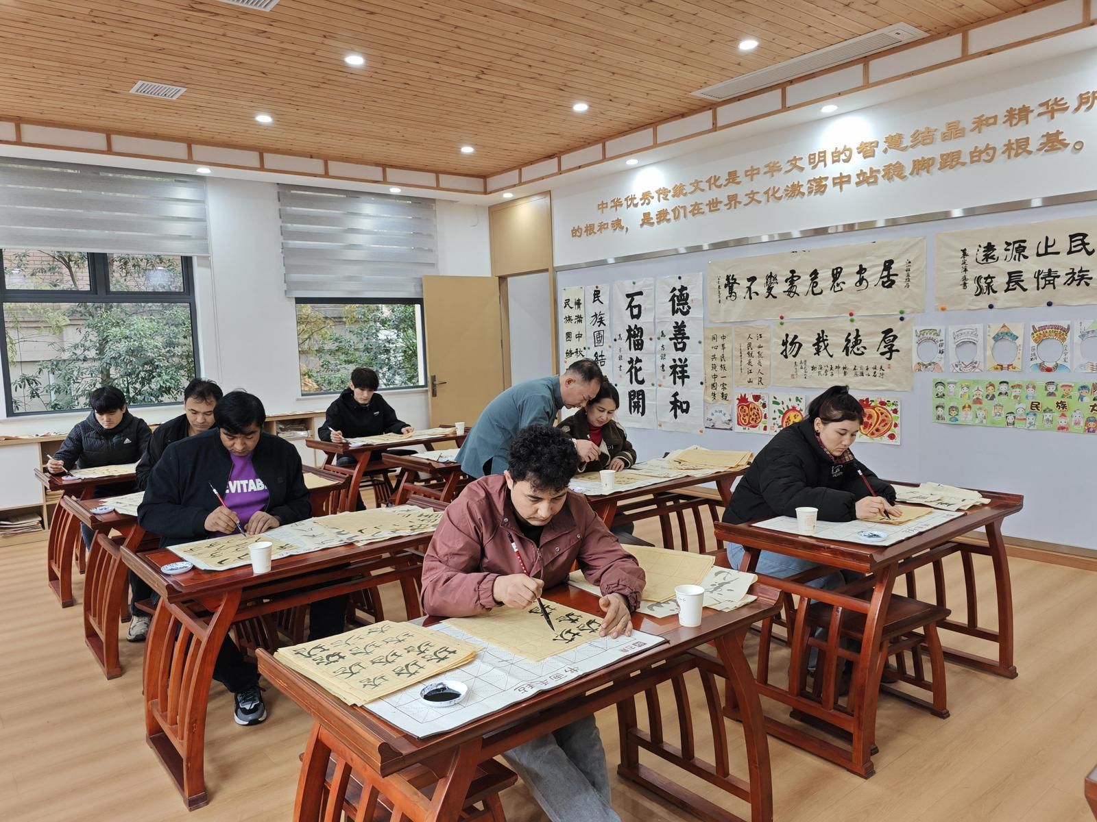 一碗拉面 一根烤串 一家小店…舌尖上的宜昌民族团结新故事(图7)