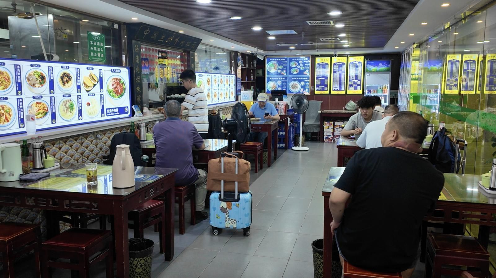 一碗拉面 一根烤串 一家小店…舌尖上的宜昌民族团结新故事(图4)