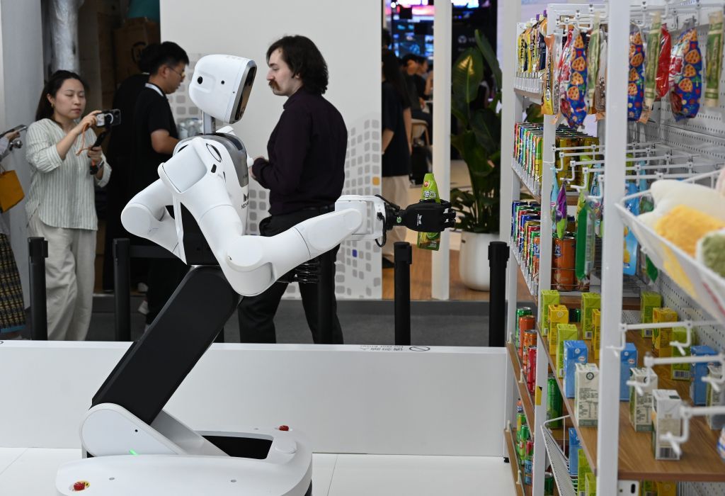 专访丨中国已成为塑造全球人工智能发展核心力量之一