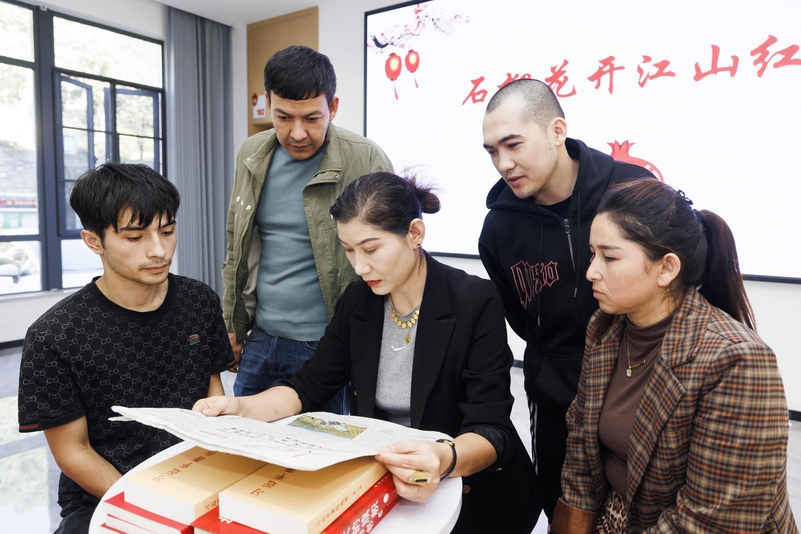 一碗拉面 一根烤串 一家小店…舌尖上的宜昌民族团结新故事(图11)