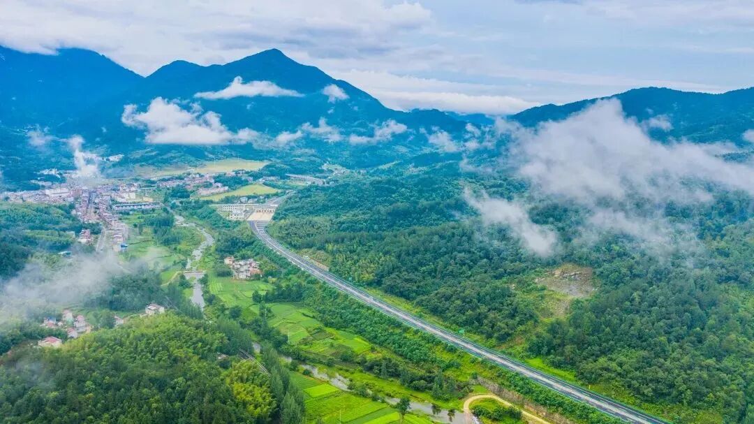 沪蓉高速龟峰山旅游支线1.jpg