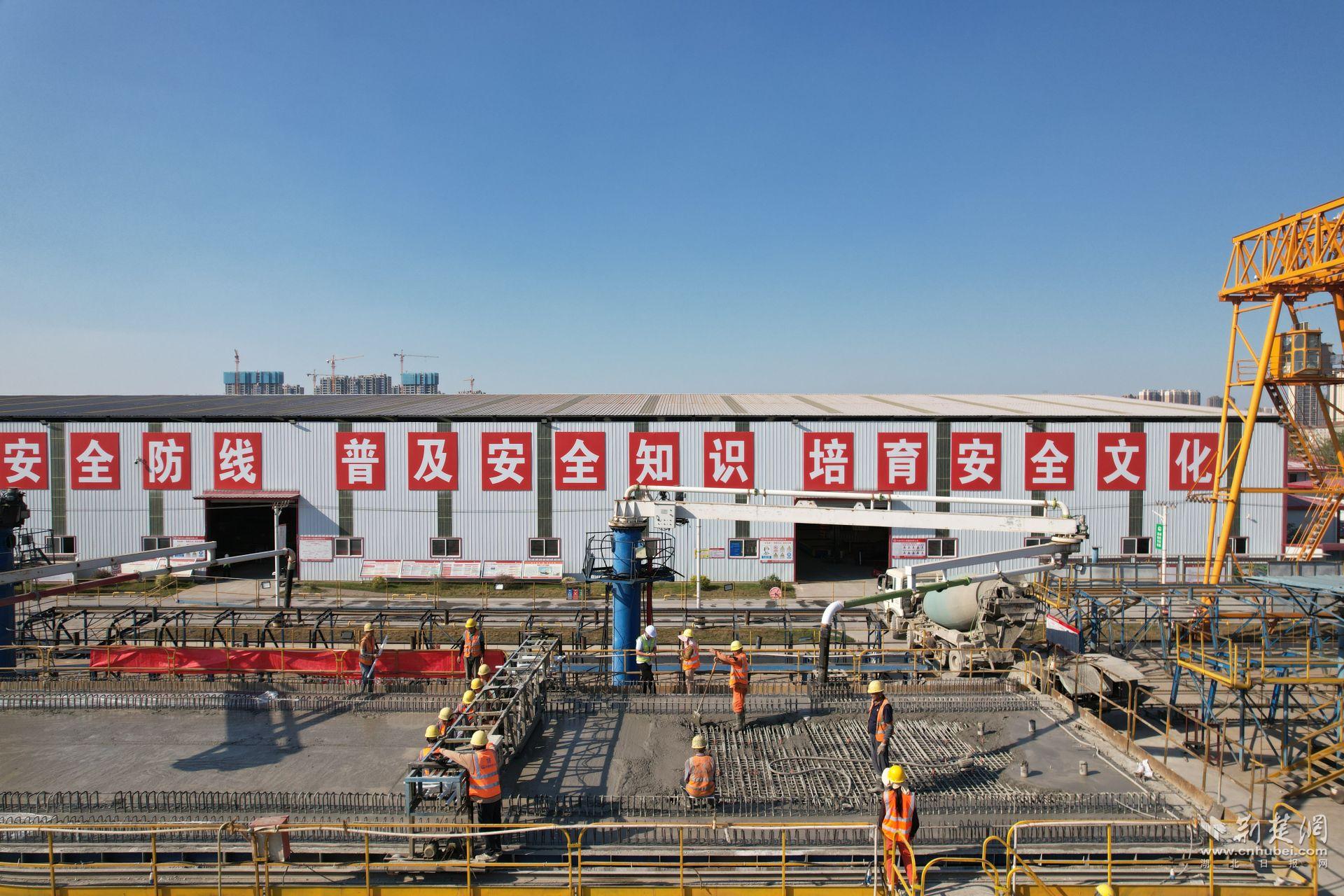 2.合武高铁前川制梁场最后一榀箱梁预制施工.jpg.jpg