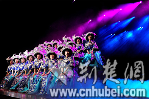 恩施少数民族风情演出《炫恩益彩》2011年12月.jpg