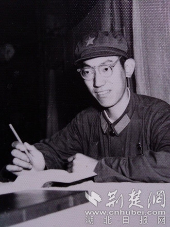 青年时正在学习的元辰_副本.jpg