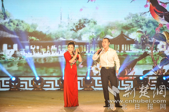 图7 黄梅戏《夫妻双双把家还》_副本.jpg