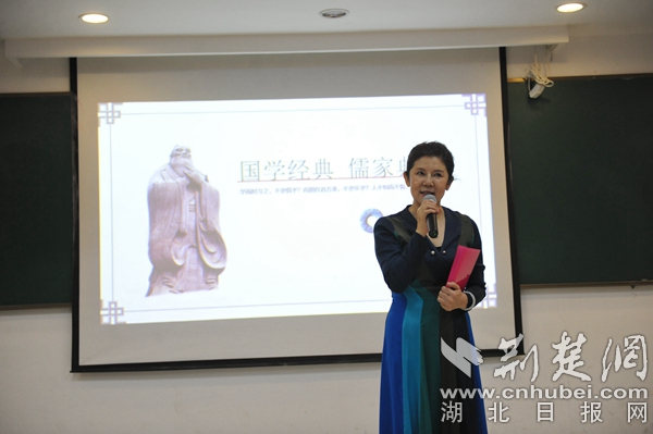 活动嘉宾闻小红老师.JPG