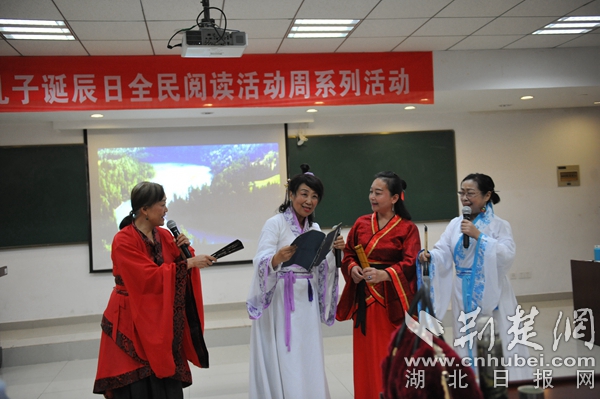 集体演诵《美哉诗经》.JPG