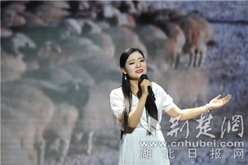 随州图书馆天上的草原.jpg