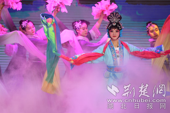 京剧《天女散花》（武汉工程大学邮电与信息工程学院）_副本.jpg