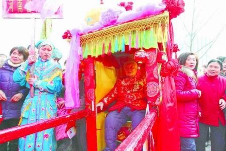 郑州93岁新郎97岁新娘圆梦大婚(组图)