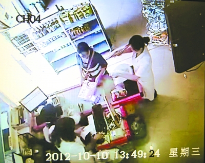 女子捡到社保卡狂刷9药店 失主没改原始密码钱