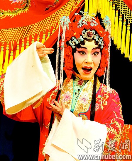 京剧《锁麟囊》精彩上演 戏迷:喜欢不需要理由