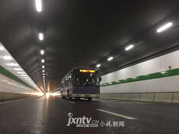 孺子西路—新洲路—中山西路—红谷隧道—怡园路—丰和中大道—世贸路