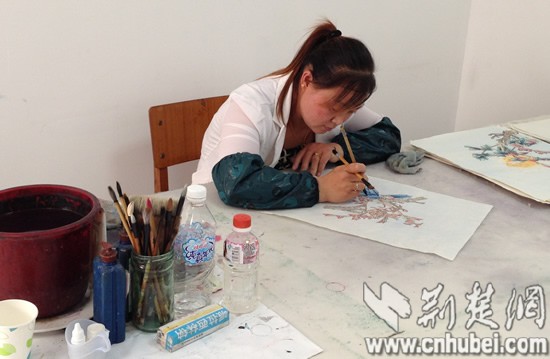 山东巨野:中国最文艺农民群体 拿起画笔奔小康
