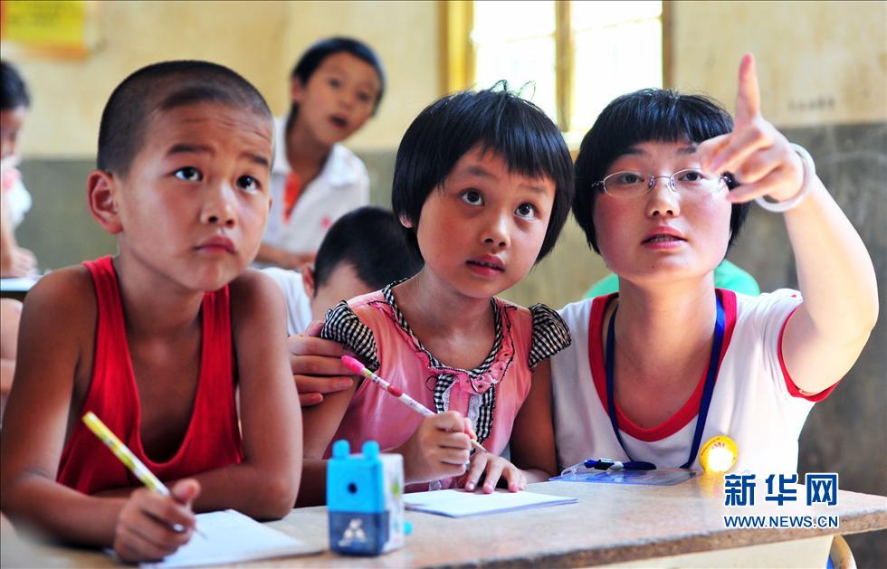 湖北大学生暑假义务支教江西农村学校-荆楚网 www.cnhubei.com