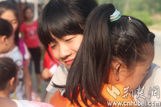 武汉大学开展夏令营活动 走进留守儿童群体-荆