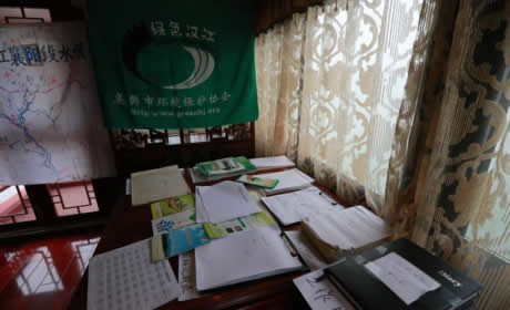 襄阳“环保奶奶”情系汉江 建湖北首家民间环保组织
